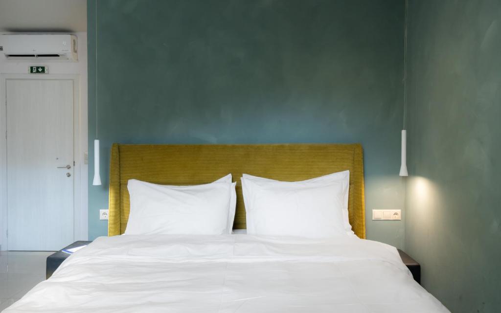 24K Athena Suites - 