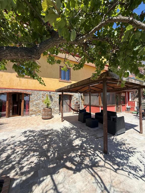 a pavilion with a table and chairs under a tree at Casa Vacanze Panoramika Santa Cruz - Appartamento SANTA CRUZ in Cicerale