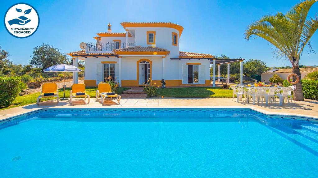 Villa Muriwai - Elegante moradia com BBQ e piscina aquecível - Armação de Pêra