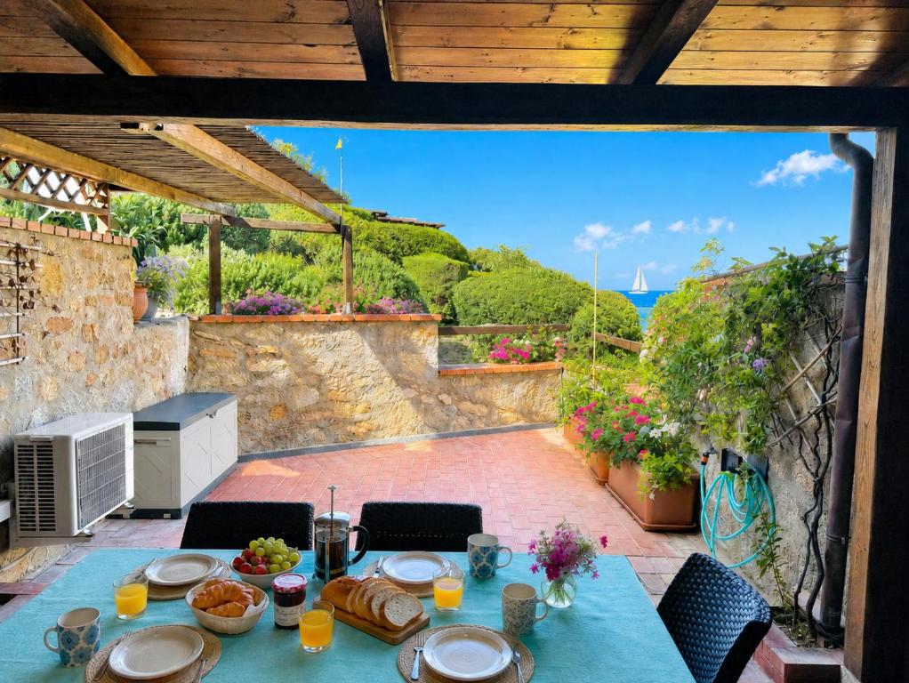 Baja Sardinia Casetta Belvedere 2 with Pool 100m from the Beach