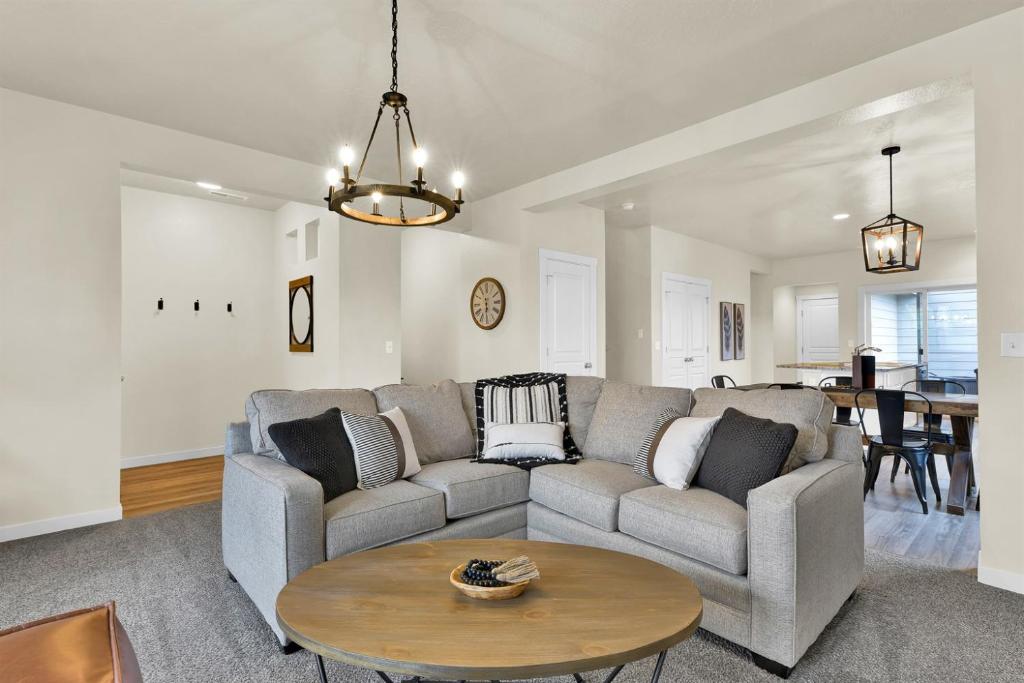 a living room with a couch and a table at Highland Haven by Settler's Park in Meridian