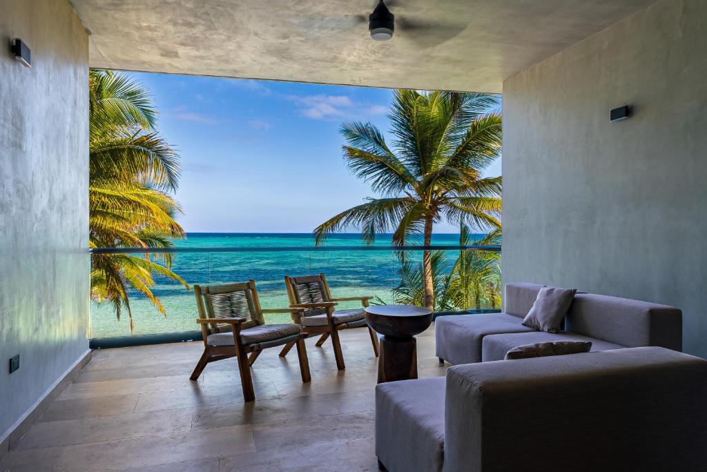 a living room with a view of the ocean at Luxury Beachfront 3BR Apt 102 | Neea Bahia Soliman in Balcheil