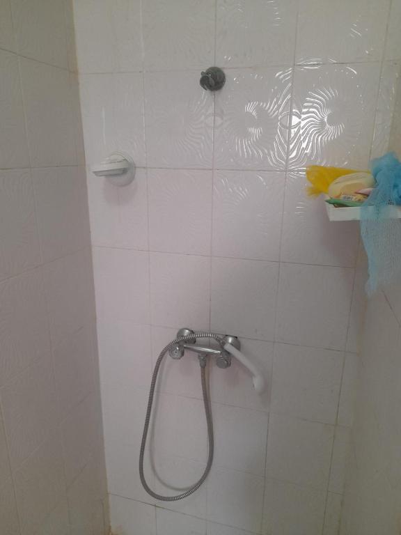 a shower with a shower head in a bathroom at Taguermess Tag 2 in Taguermess