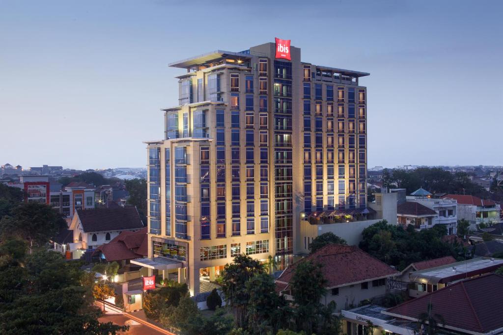 Tòa nhà nơi khách sạn tọa lạc
