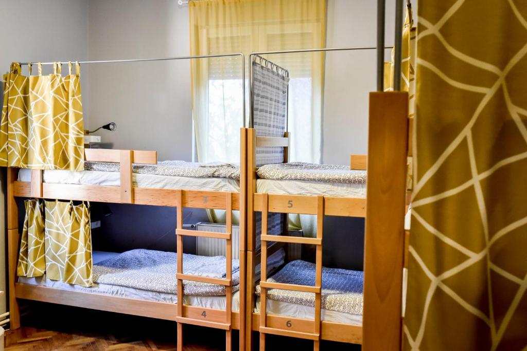Postel nebo postele na pokoji v ubytování Get Inn Skopje Hostel