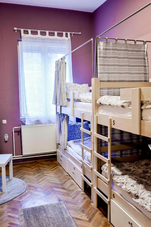 Postel nebo postele na pokoji v ubytování Get Inn Skopje Hostel