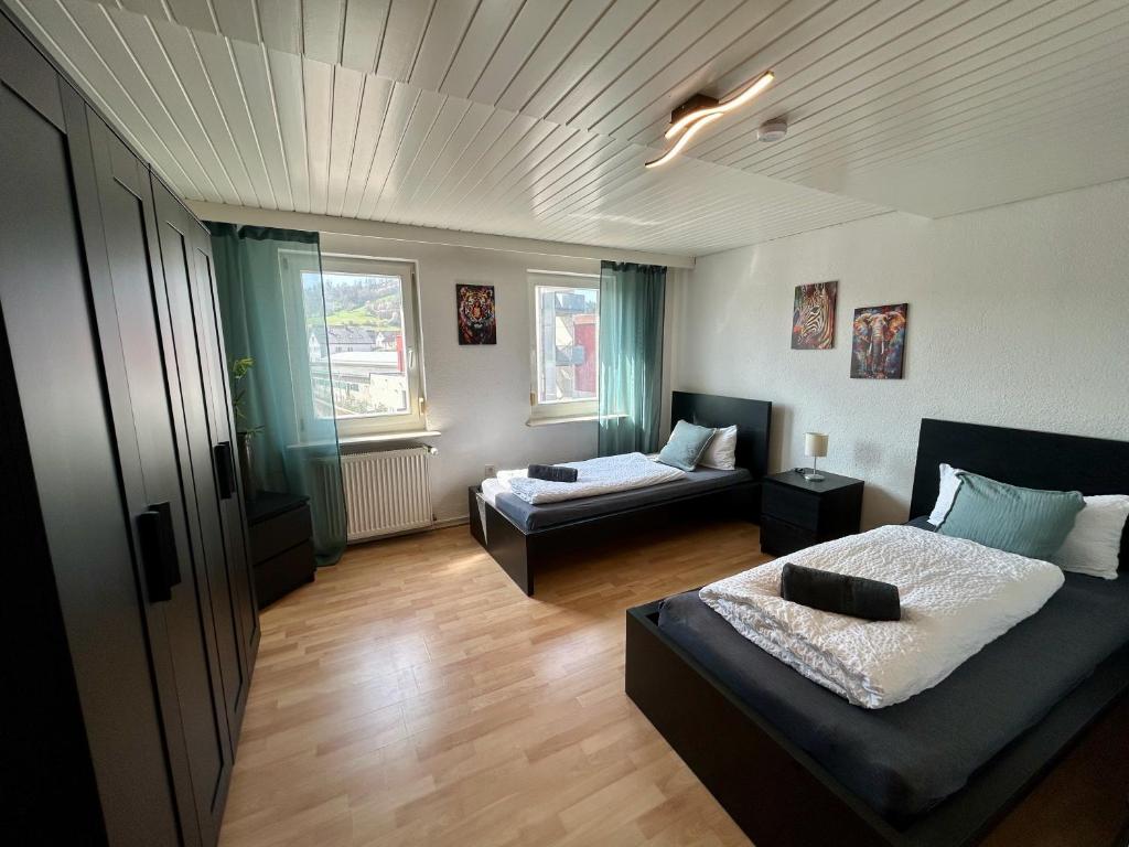 OhPardon! GAILDORF - Monteurwohnung im DG, Einzelbetten, Garten - Housity
