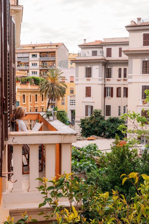 TrastevereHome - Historic Noble Palace in Trastevere with Balcony