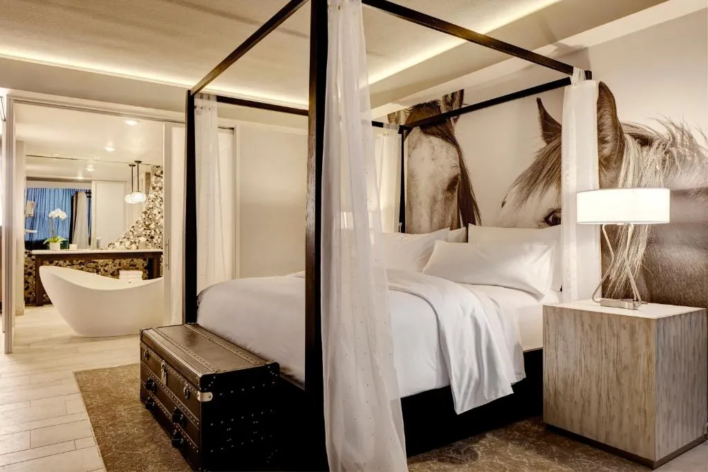 Archer King Hearing-Accessible Suite With Balcony