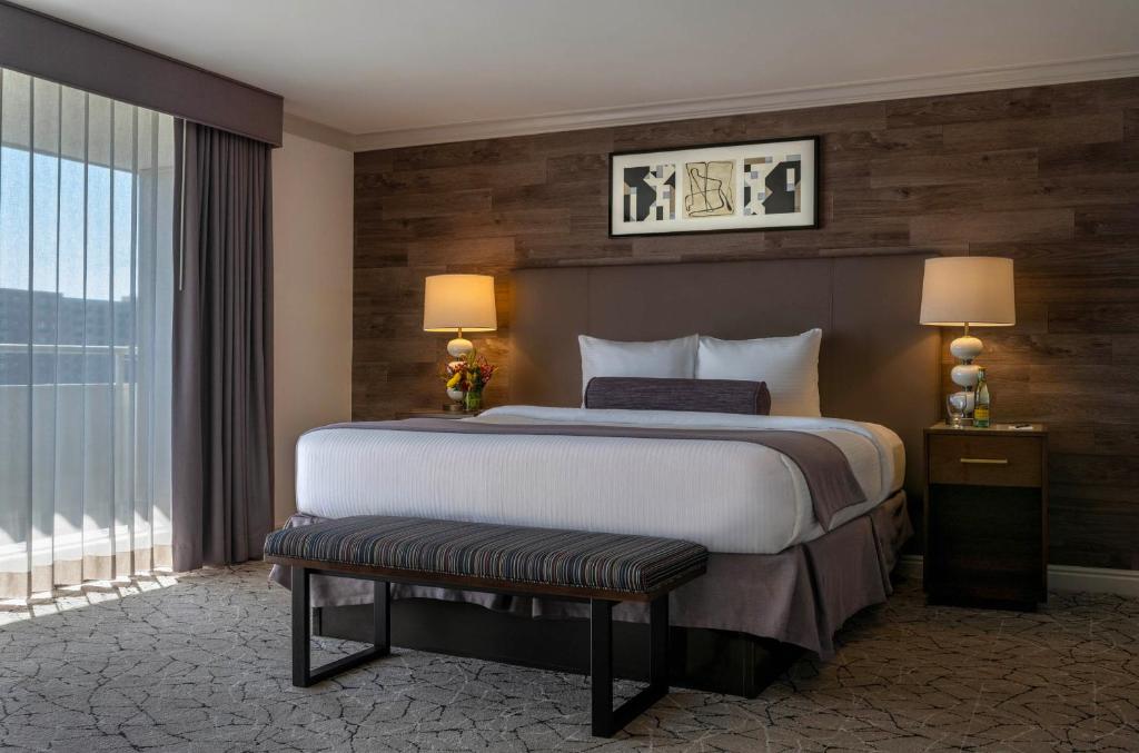 Warwick Denver - 