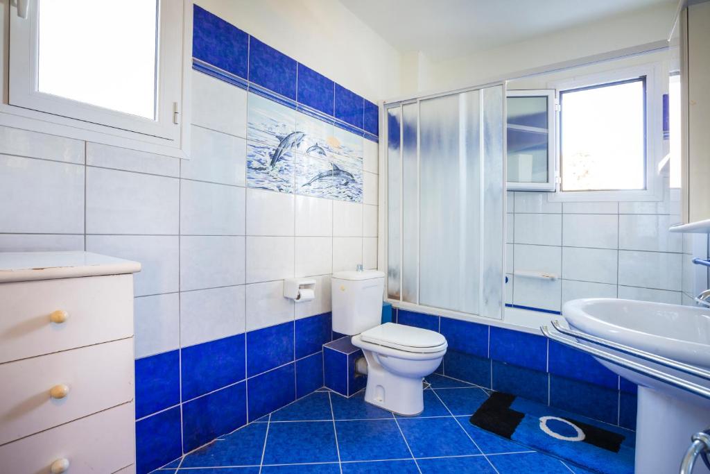 A bathroom at Villa Serenity