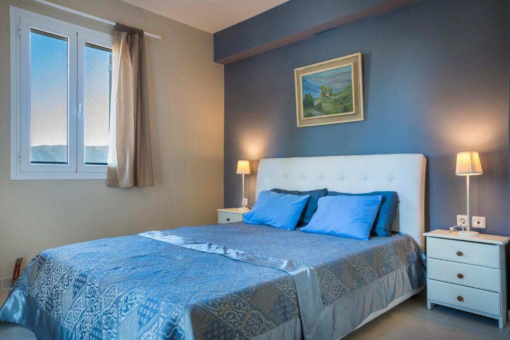 A bed or beds in a room at Villa Serenity