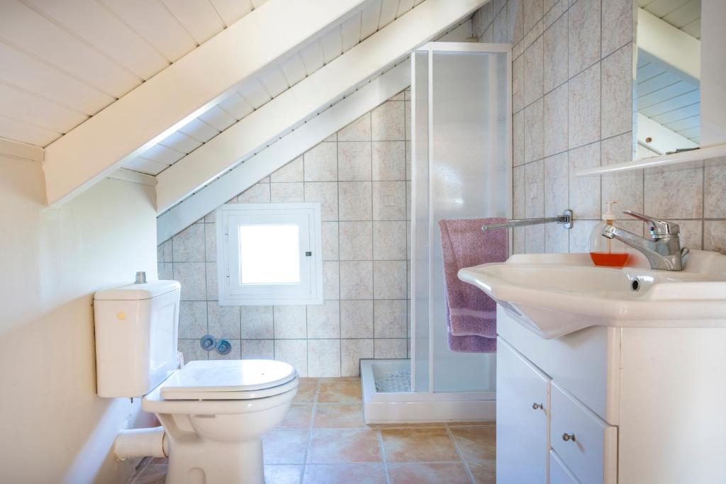 A bathroom at Villa Serenity