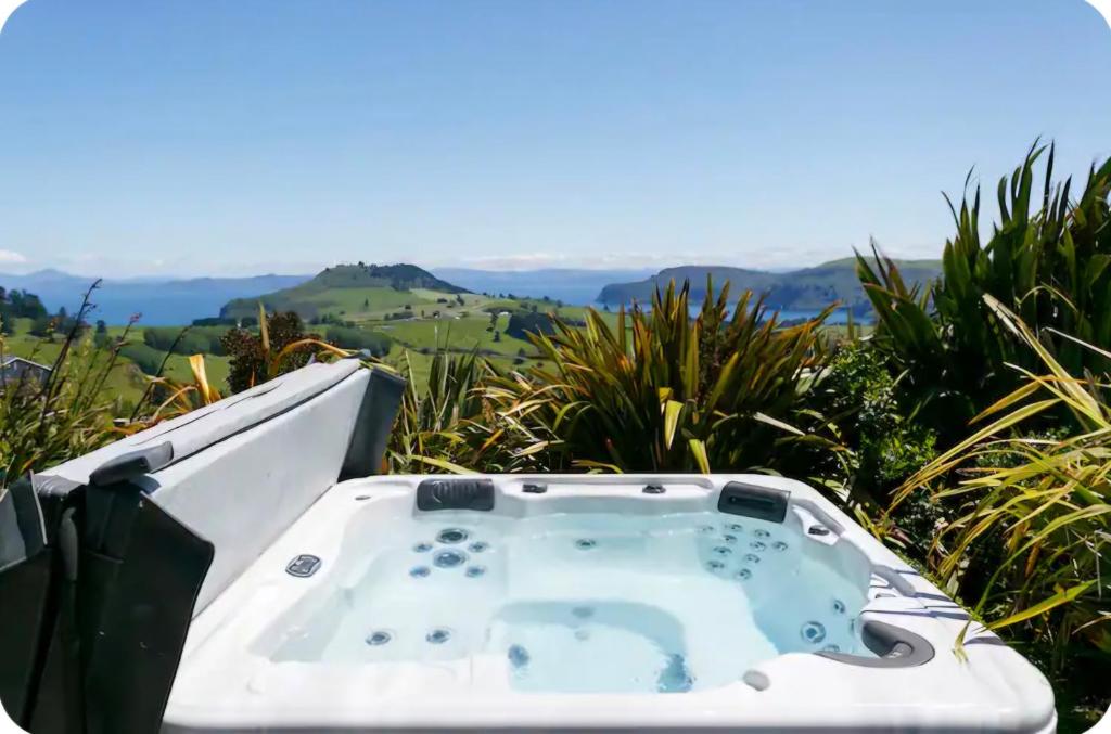 a hot tub sitting on top of a mountain at Lake Taupo Sunset Lodge in Taupo