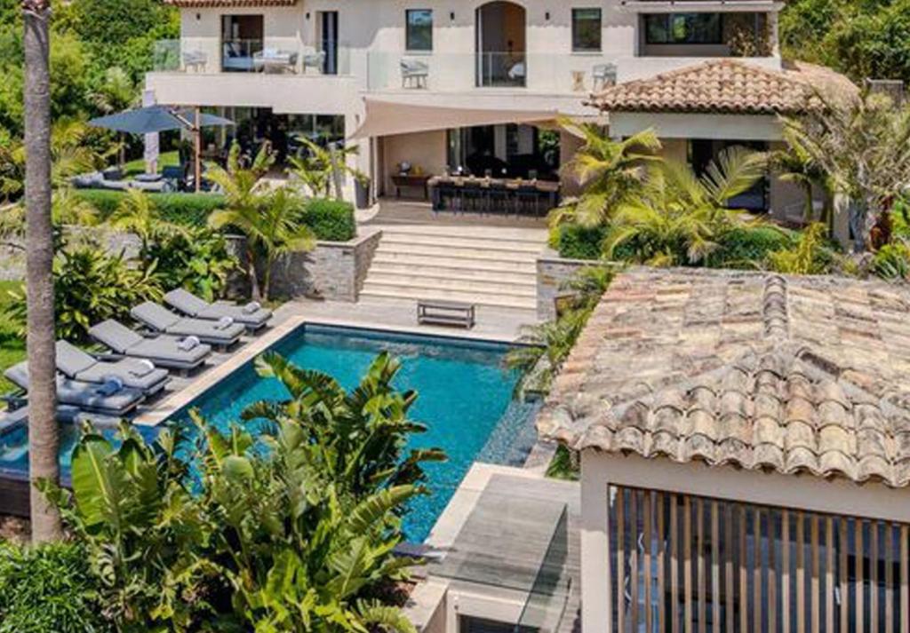 Private Luxury Villa Minutes from the Beach