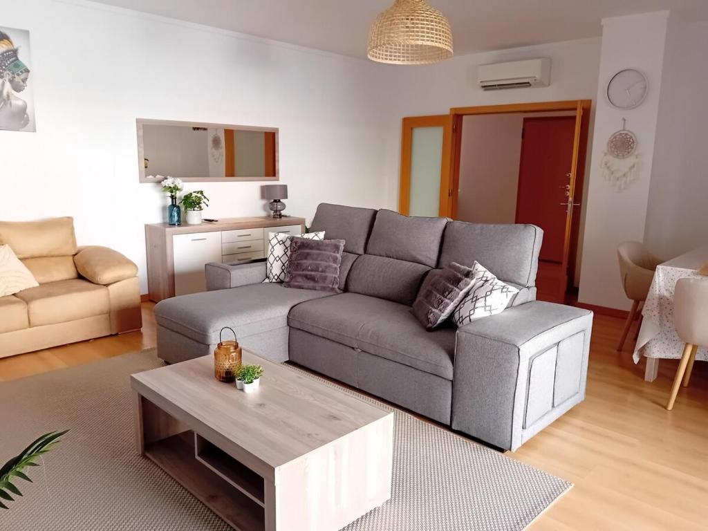 Spacious apartment with pool, Olhão Marina