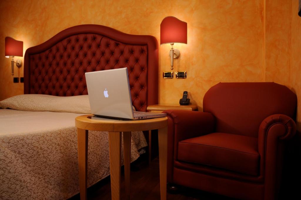 Postel nebo postele na pokoji v ubytování Grand Hotel Ambasciatori Wellness & Spa