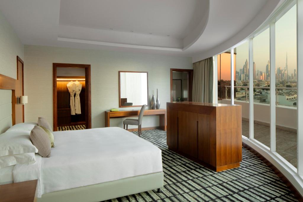 Postel nebo postele na pokoji v ubytování Jumeira Rotana – Dubai
