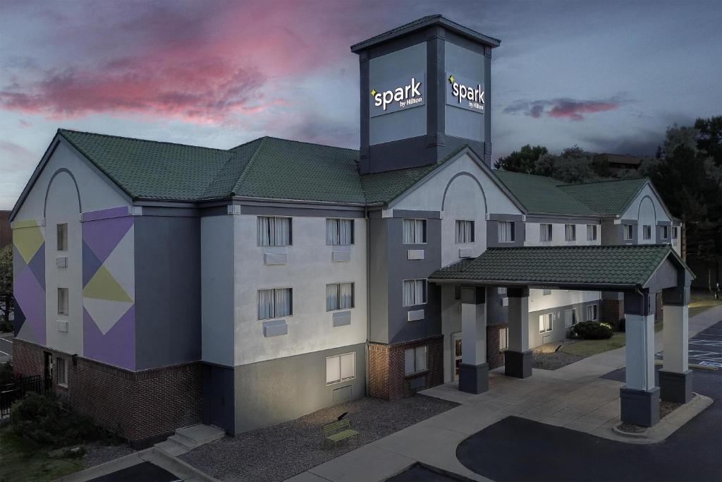 Spark by Hilton Lakewood Denver Southwest photo