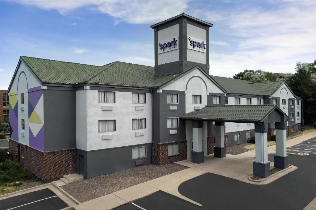 Spark by Hilton Lakewood Denver Southwest photo