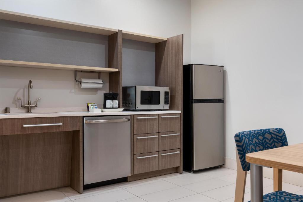 Home2 Suites By Hilton Florence Cincinnati Airport South photo