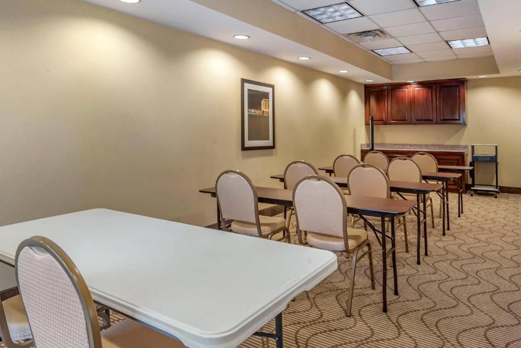 Comfort Suites Biloxi/Ocean Springs photo