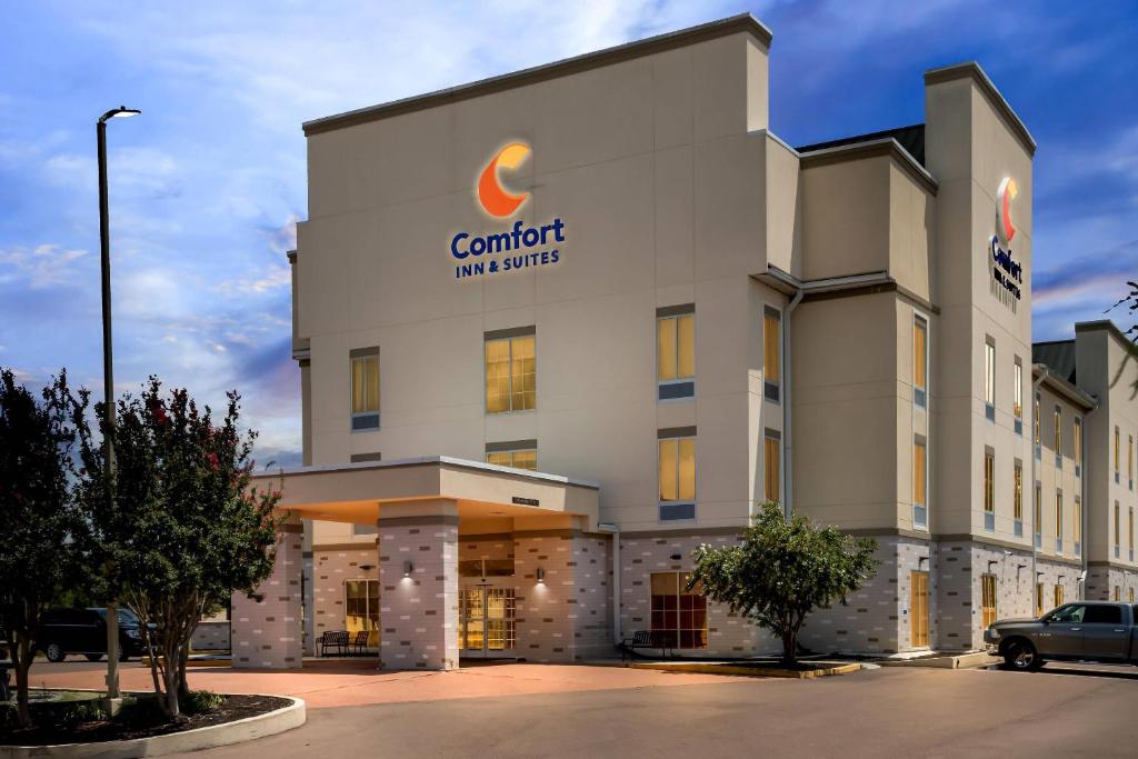 Comfort Inn & Suites Grenada - Housity