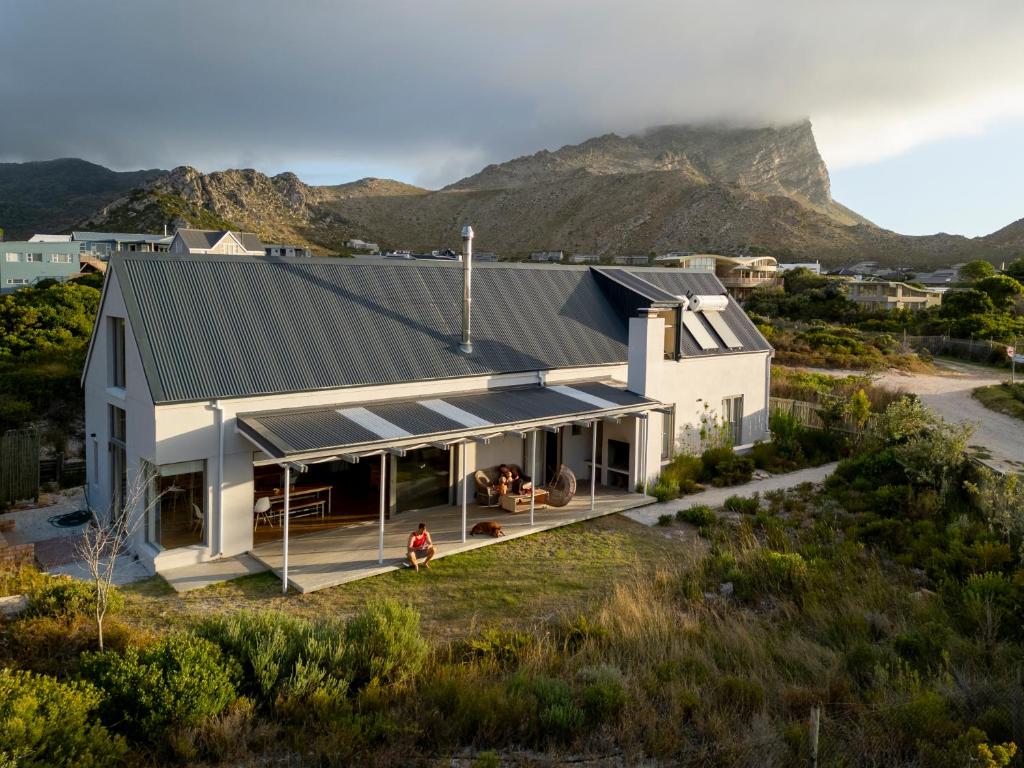 a house with a view of the mountains at The Dunes Pringle Bay in Pringle Bay