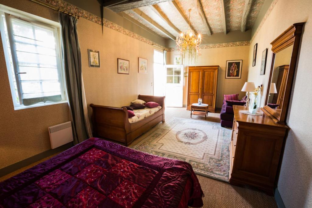 Chambres d'hôtes La Ferme du Grand Launay - Familiekamer Met Uitzicht Op De Tuin
