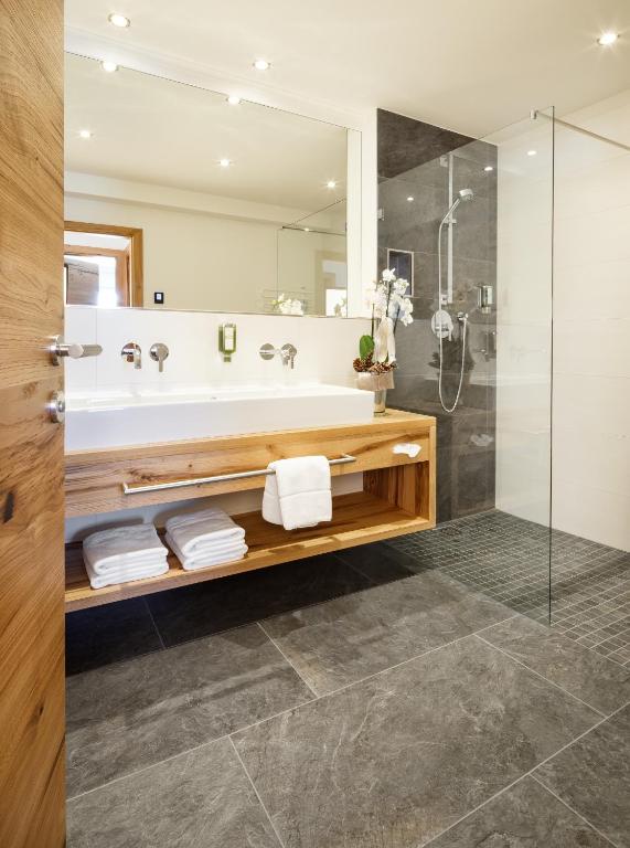 Koupelna v ubytování Hotel Almschlössl & Schrotteralm