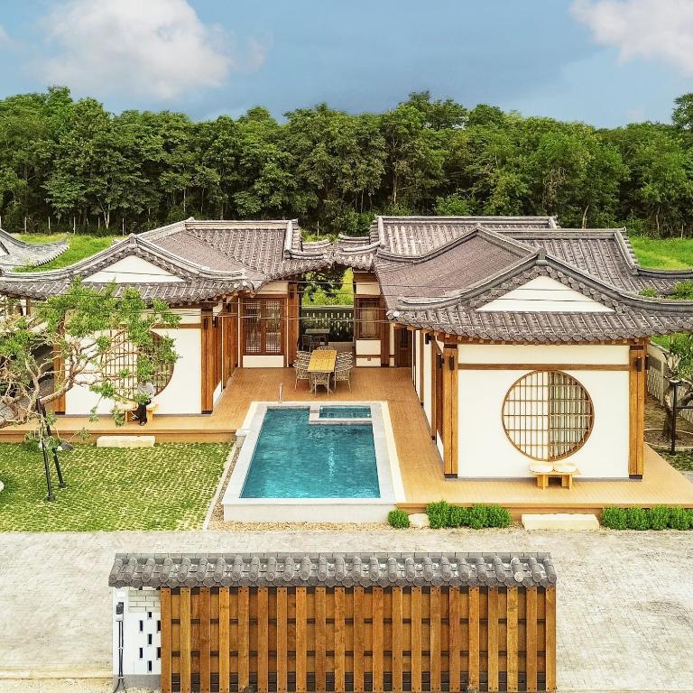 an asian style house with a swimming pool at Krajokkaew Inyeon Khao Yai in Ban Khlong Yang