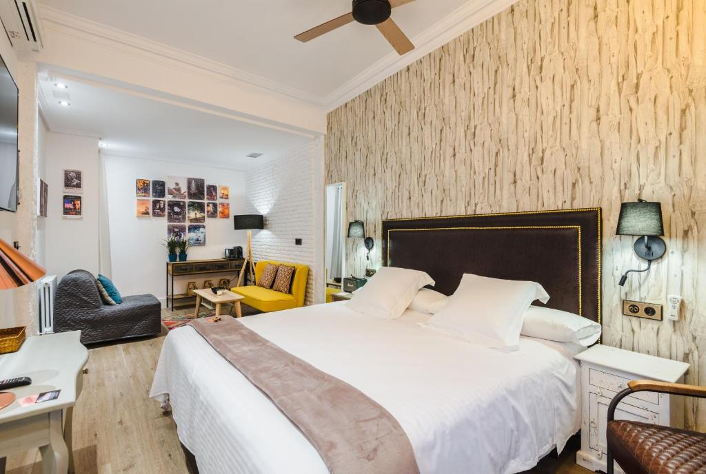 Pensión Boutique Caravan Cinema - King Room With Balcony