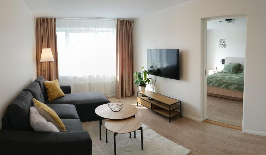 a living room with a couch and a bed at Uueka Külaliskorter in Kuressaare