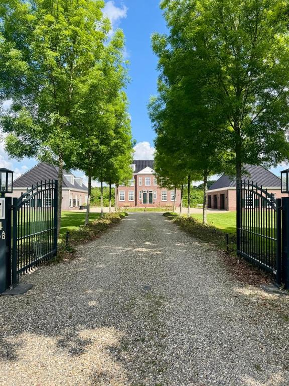 a driveway with a gate in front of a house at Het Koetshuis in Zwolle