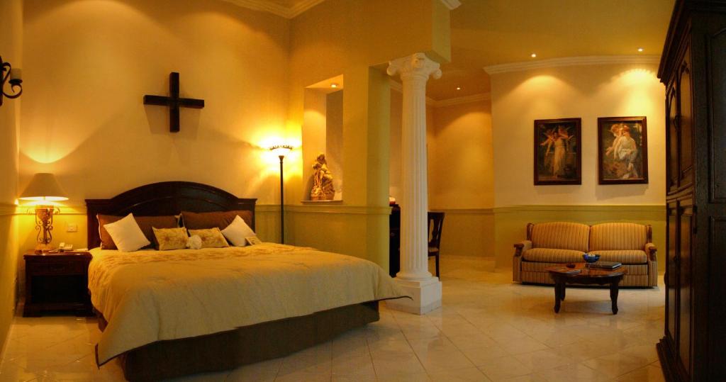 Postel nebo postele na pokoji v ubytování Hotel Boutique La Mision De Fray Diego