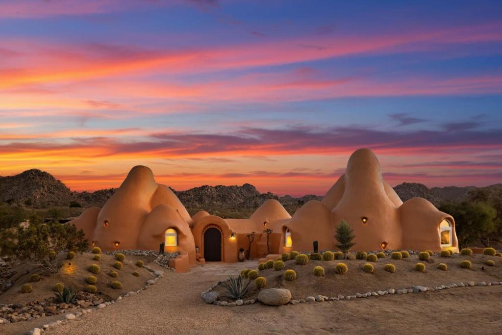 a desert home with a sunset in the background at Sandora Domes - Architectural Retreat Near National Park in Joshua Tree