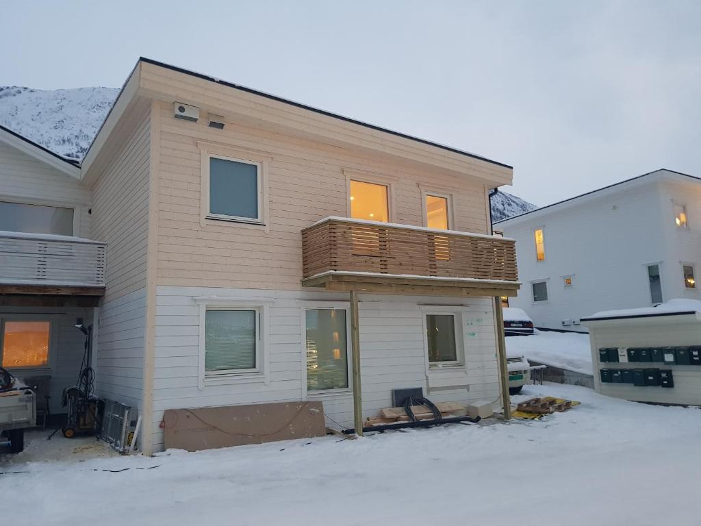 a house with a balcony on top of it at Evjen H0101 in Tromsø