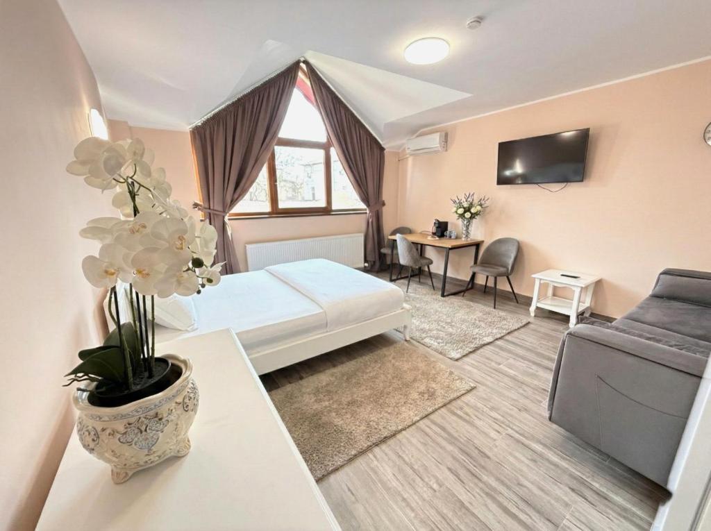 a room with a bed and a table and a couch at Negru Voda 9- Old Town in Constanţa