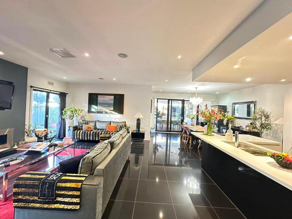 a large living room with couches and a bar at La Maison Barwon in Connewarre