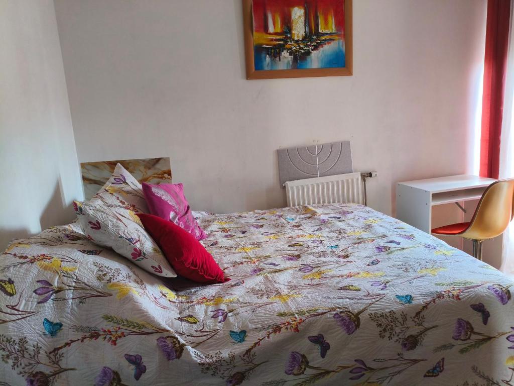 a bedroom with a bed with a comforter and pillows at chambre double dans appartement in Le Kremlin-Bicêtre