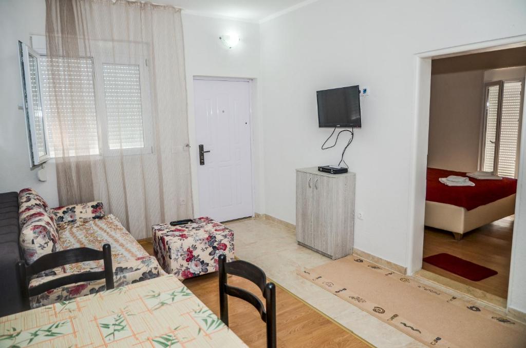 Apartments Paradise - Apartamento De Dos Dormitorios Con Balcón
