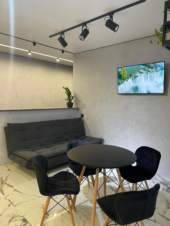 DELUXE APARTMENTS on CENTER photo 2