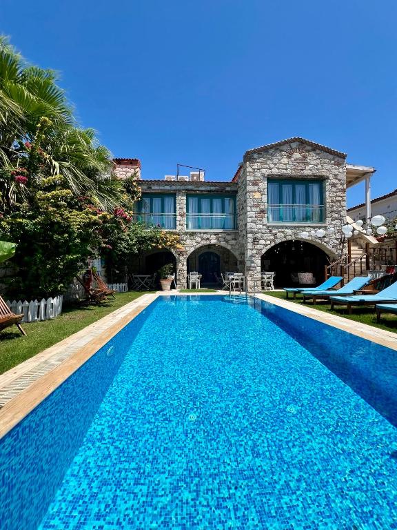 a swimming pool in front of a house at Windmill Alaçatı in Alaçatı