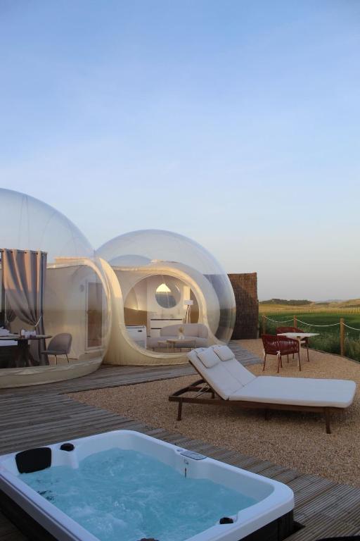 a rendering of a glass house with a hot tub at Wine Bubble in Cuzcurrita-Río Tirón