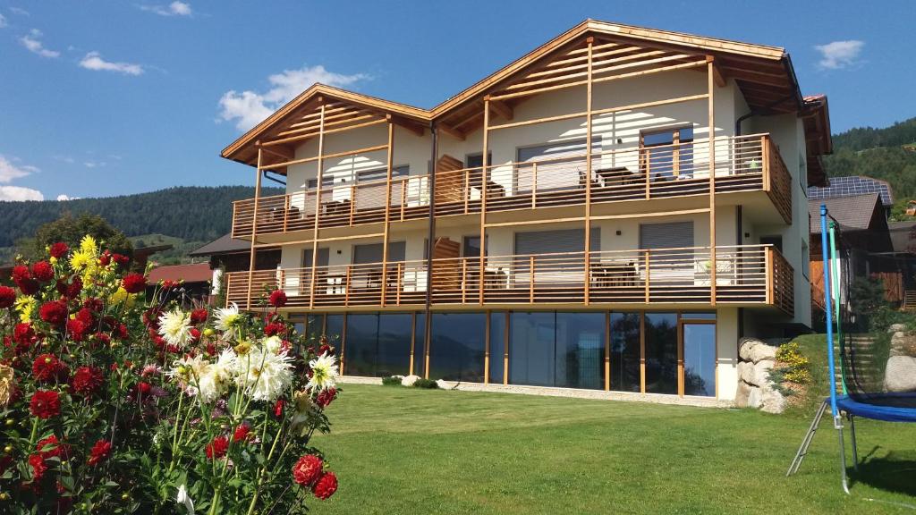 a large house with a balcony and a yard at Bauernhofresidence Leierhof in Rodengo