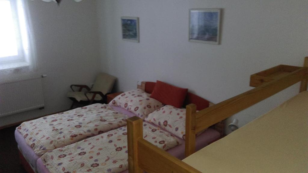 Postel nebo postele na pokoji v ubytování Ubytování v Mladých Bukách