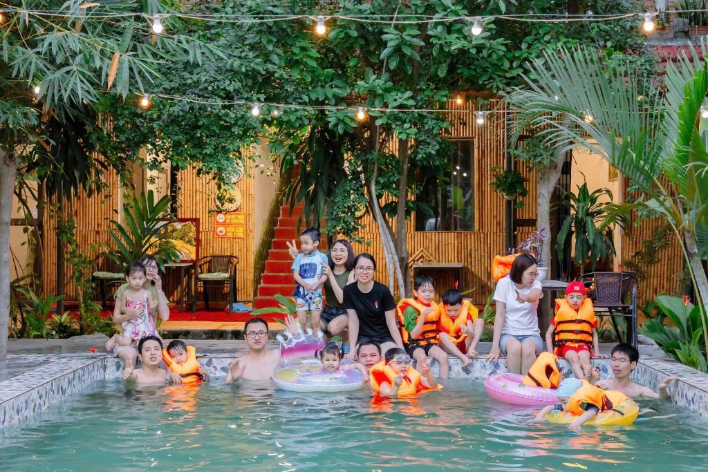 a group of people in the swimming pool at Ali Garden Homestay Trang An Ninh Bình in Xuân Sơn