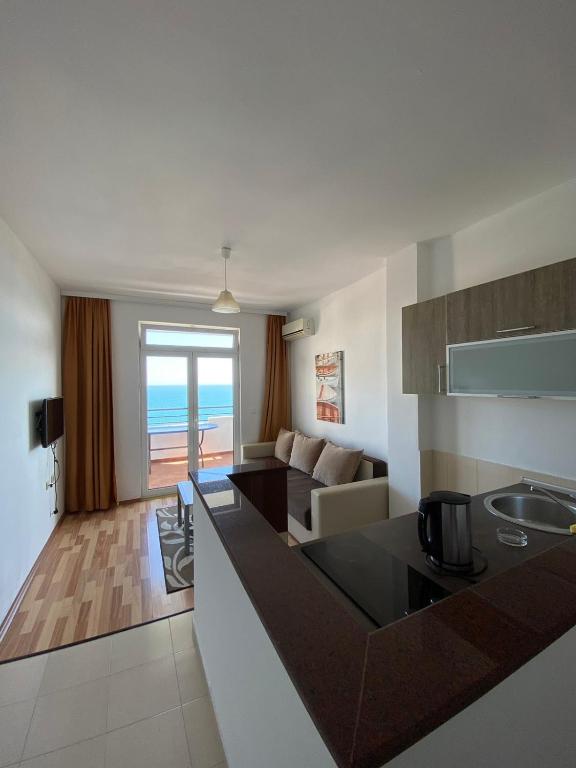 Adriatic Apartments - Premier One-Bedroom Apartment