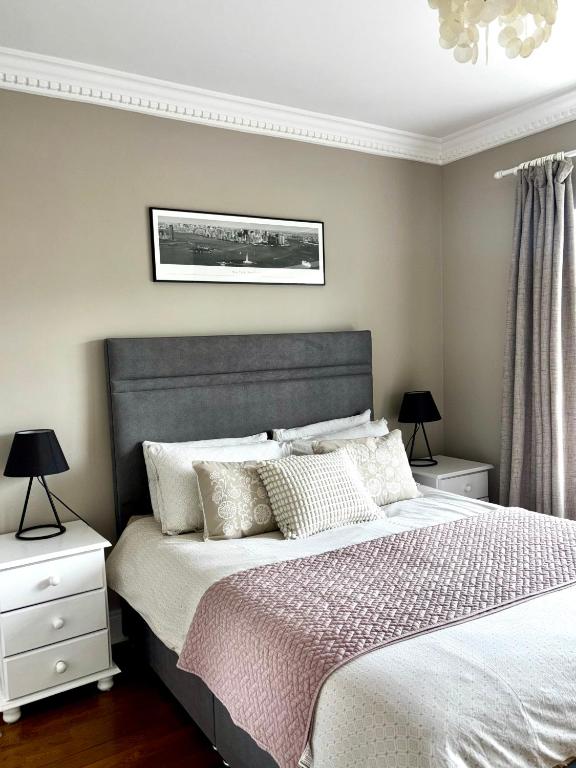 a bedroom with a large bed with white sheets and pillows at Carraig House in Cavan
