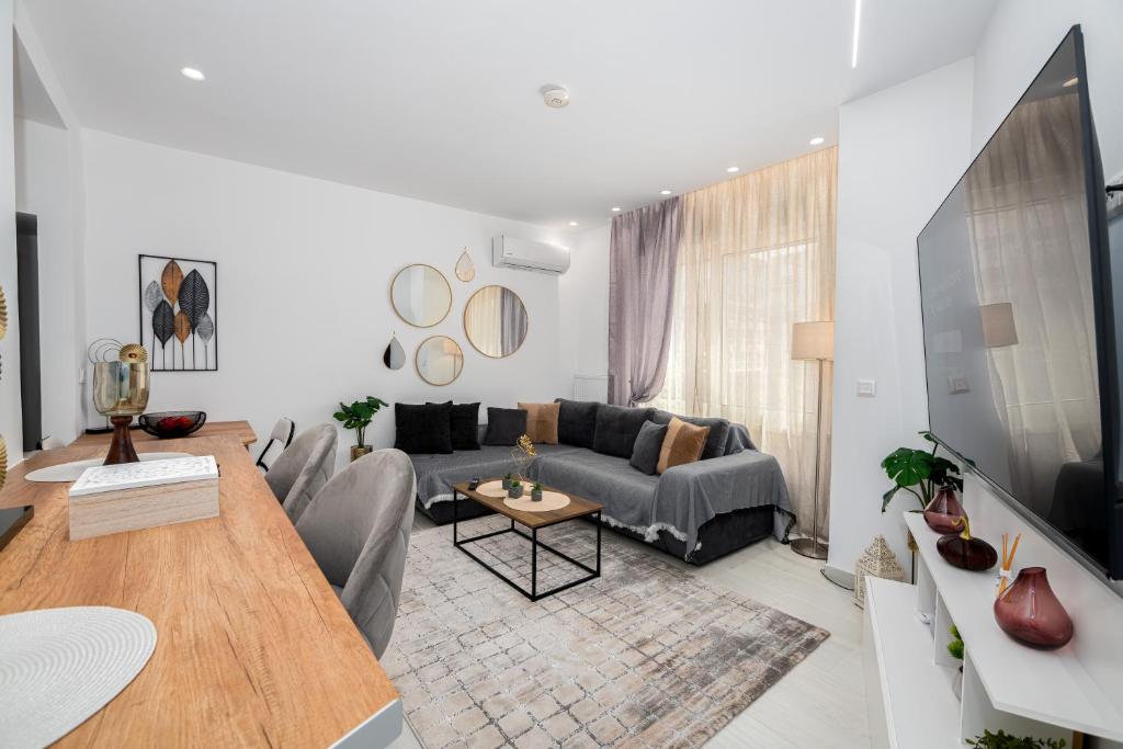 Spacious luxury 2BR flat - Pagrati square